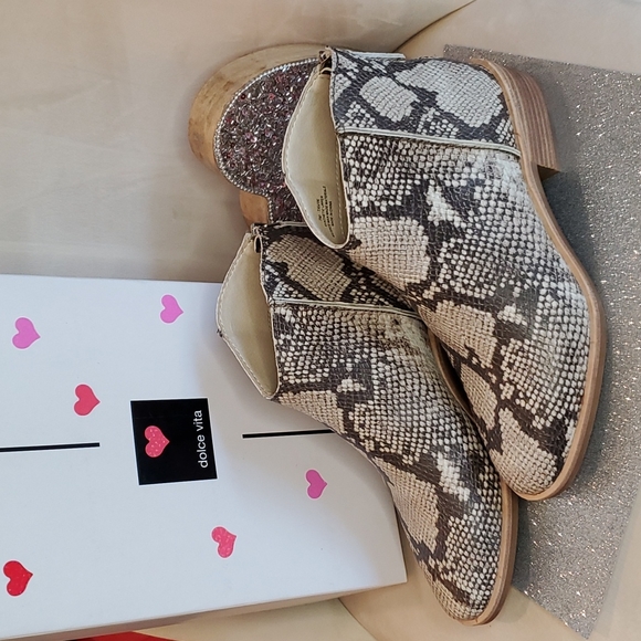 🎉HP🎉! Dolce Vita ⭐️NWT⭐️ Size 7 Snake Print Stella Booties! ❤❤❤ - Picture 2 of 16
